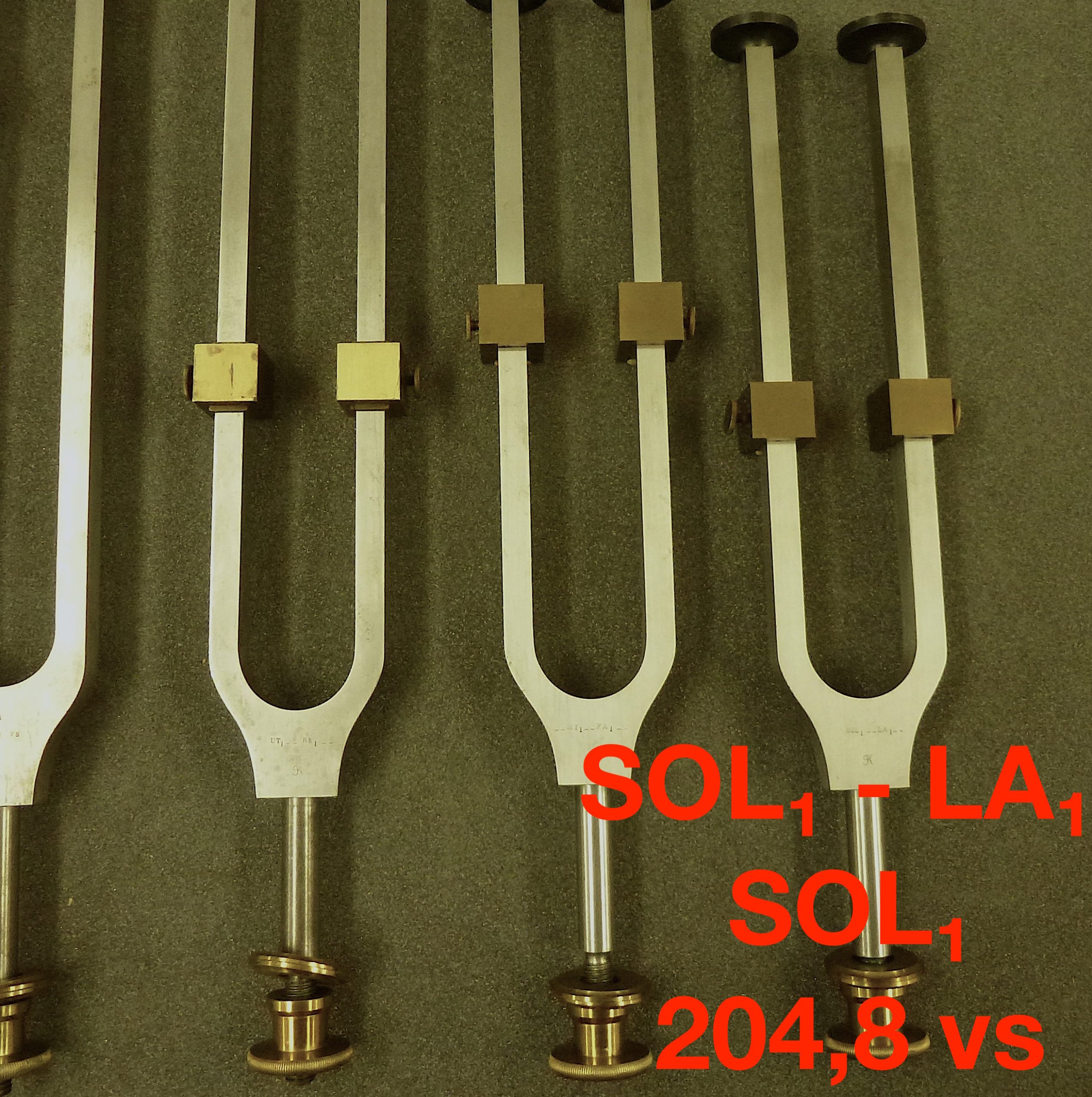 Tuning fork by Dr. R. König: SOL₁ - LA₁: SOL₁