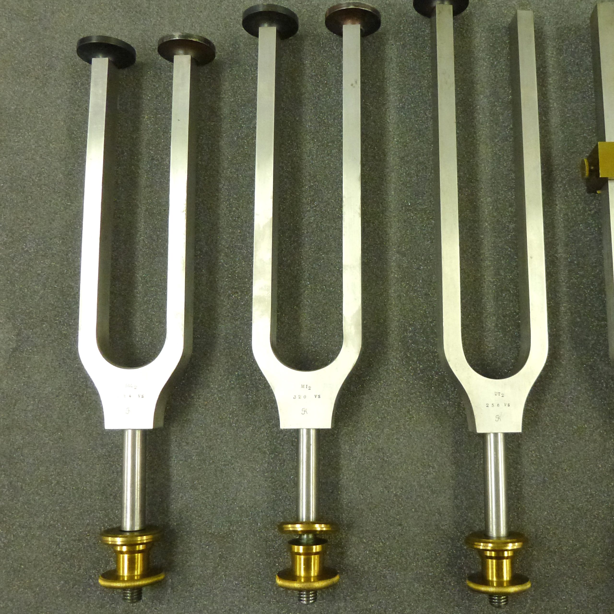 Tuning fork by Dr. R. König: MI₂