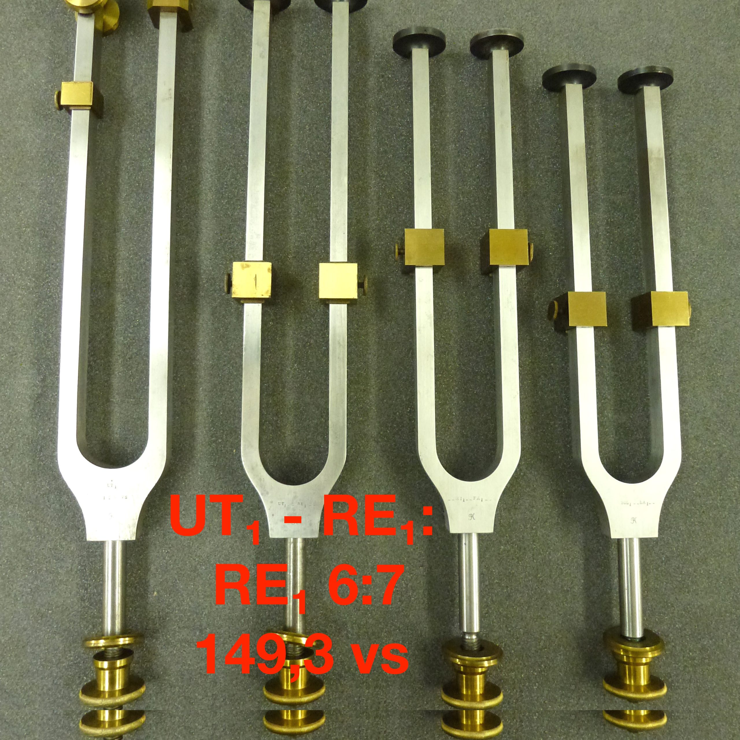 Tuning fork by Dr. R. Koenig: UT₁ - RE₁: RE₁ 6:7