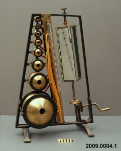 Koenig’s sound analyzer (front and back) c. 1878. Ingenium: Canada’s Museums of Science and Innovation, Artifact no. 2009.0004. Watch the sound analyzer in operation here. 