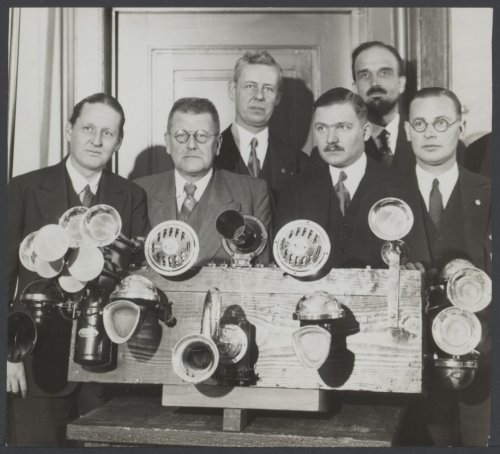Figure 1: Noise abatement proponents behind a collection of mounted car horns, The Netherlands, mid-1930s. Cornelis Zwikker and Adriaan D. Fokker are second and third from the right. Image from Fotocollectie Spaarnestad, available online at the Dutch Nationaal Archief, catalogue reference 2.20.05.